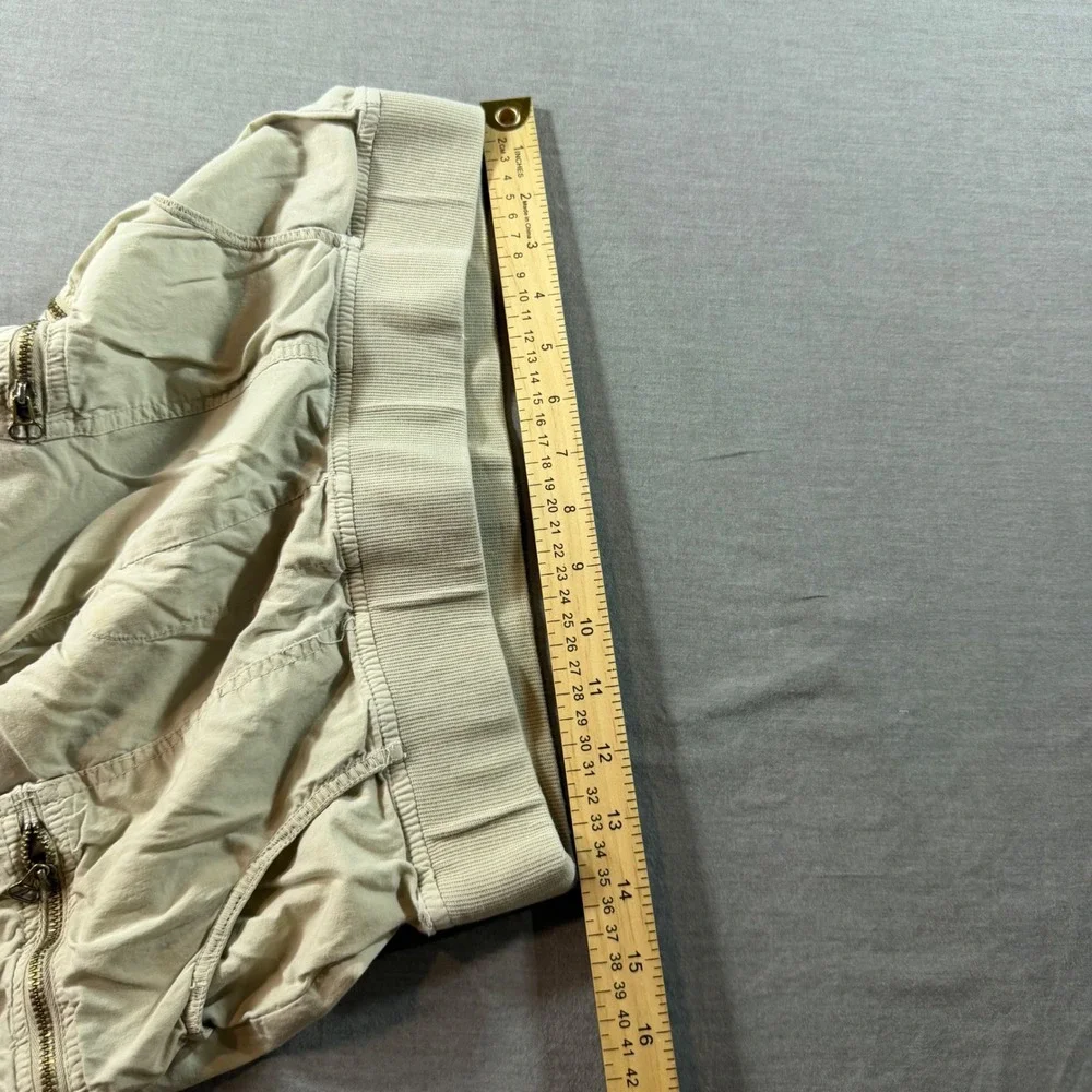 XCVI Cargo Shorts Womens XS Tan Good Elastic Waist Utility Pockets Stretch